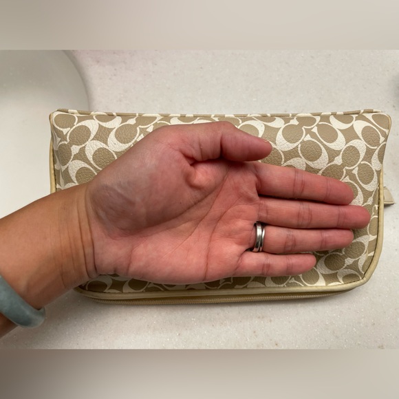 XX SOLD XX Large Coach toiletry/cosmetic bag beige & pink - Picture 6 of 7